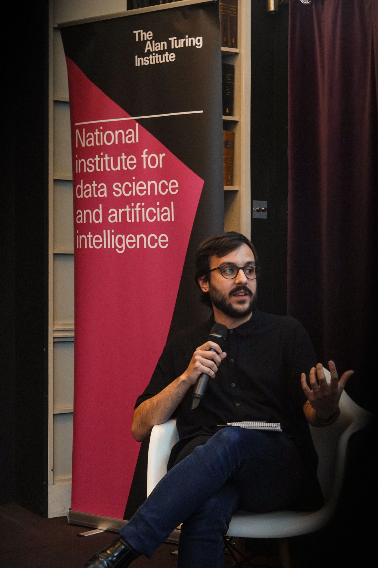 Raphael Hernandes speaking at an Alan Turing Institute event